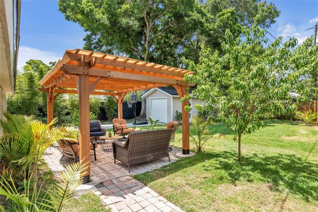 735 40TH AVENUE N, St Petersburg, FL 33703