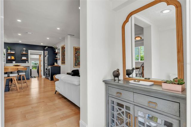 735 40TH AVENUE N, St Petersburg, FL 33703