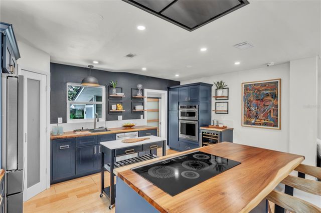 735 40TH AVENUE N, St Petersburg, FL 33703