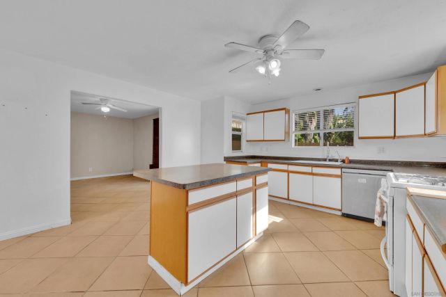 805 Avenida Taxco, Vista, CA 92084