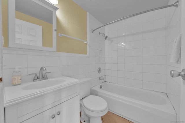 805 Avenida Taxco, Vista, CA 92084