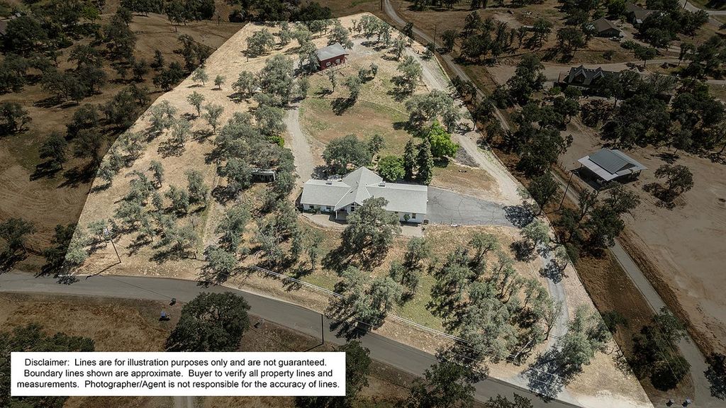 Image 1 of property listing at 14815 Garlock Lane, Prather, CA 93651