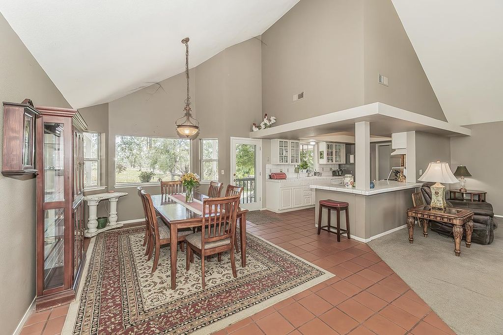 Image 13 of property listing at 14815 Garlock Lane, Prather, CA 93651