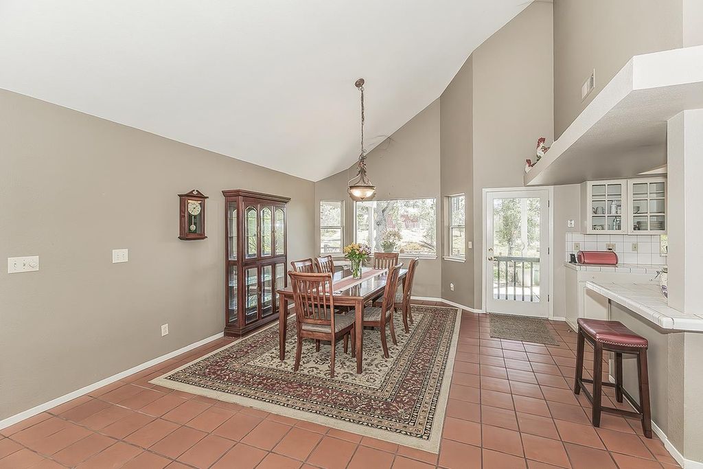 Image 14 of property listing at 14815 Garlock Lane, Prather, CA 93651
