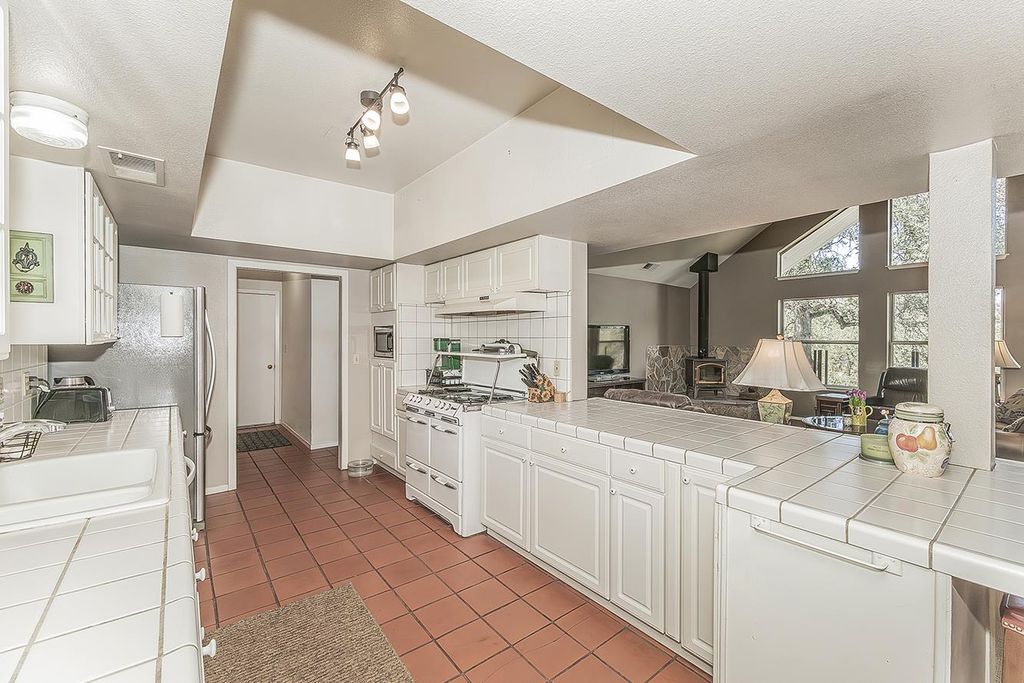 Image 17 of property listing at 14815 Garlock Lane, Prather, CA 93651