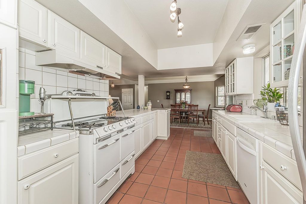 Image 18 of property listing at 14815 Garlock Lane, Prather, CA 93651