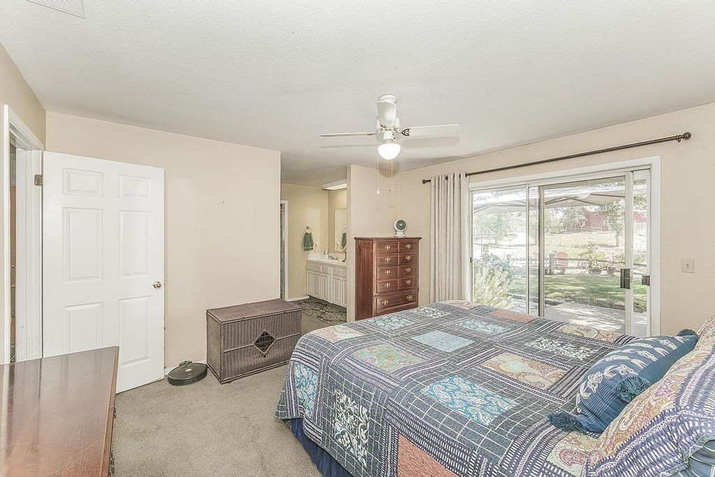 Image 22 of property listing at 14815 Garlock Lane, Prather, CA 93651
