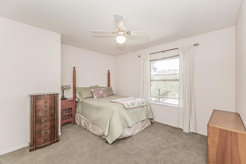 Image 25 of property listing at 14815 Garlock Lane, Prather, CA 93651
