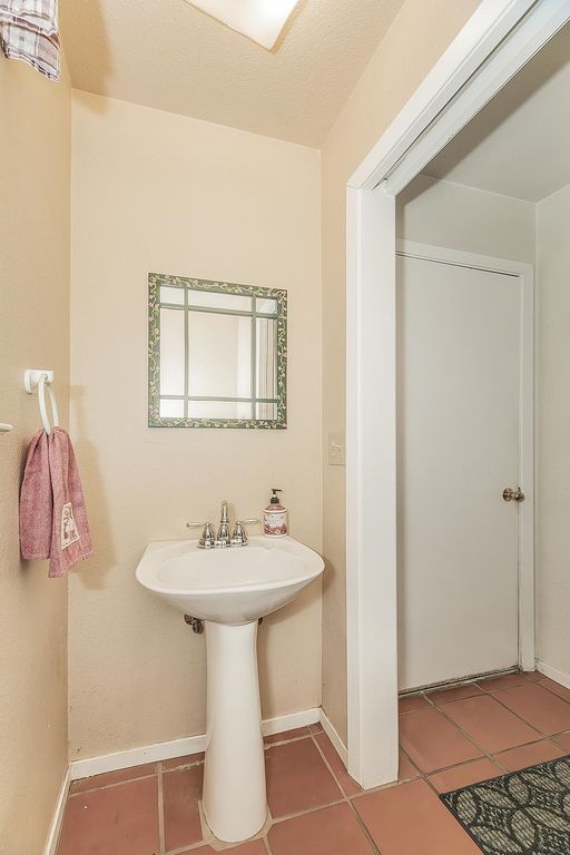 Image 32 of property listing at 14815 Garlock Lane, Prather, CA 93651