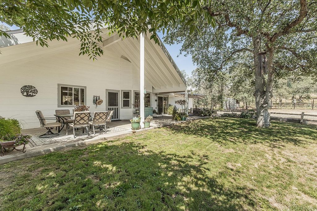 Image 35 of property listing at 14815 Garlock Lane, Prather, CA 93651