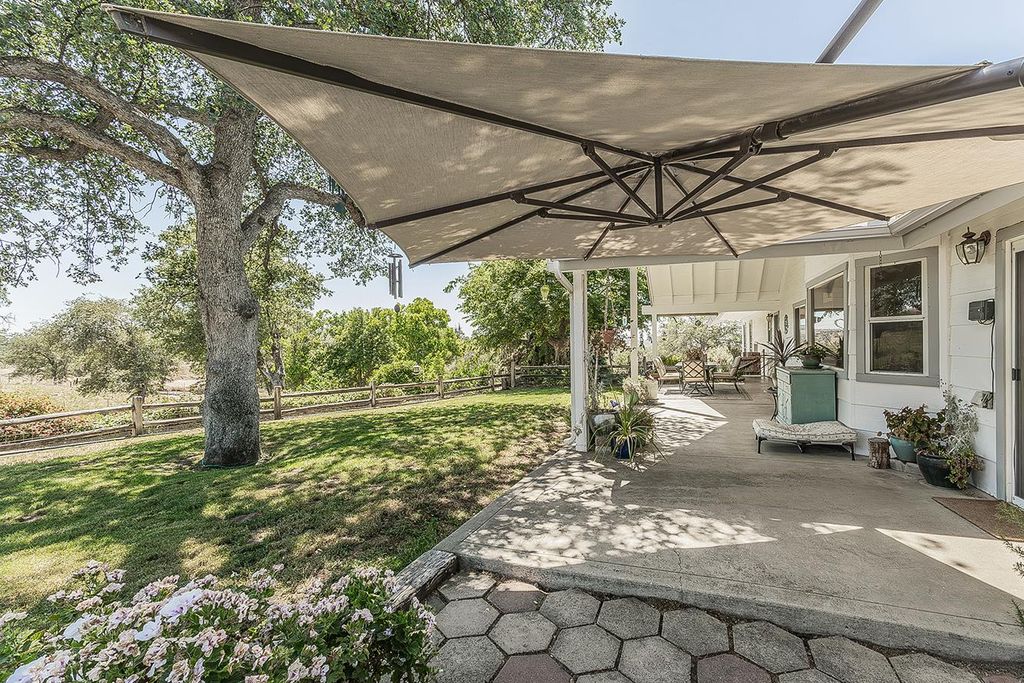 Image 38 of property listing at 14815 Garlock Lane, Prather, CA 93651