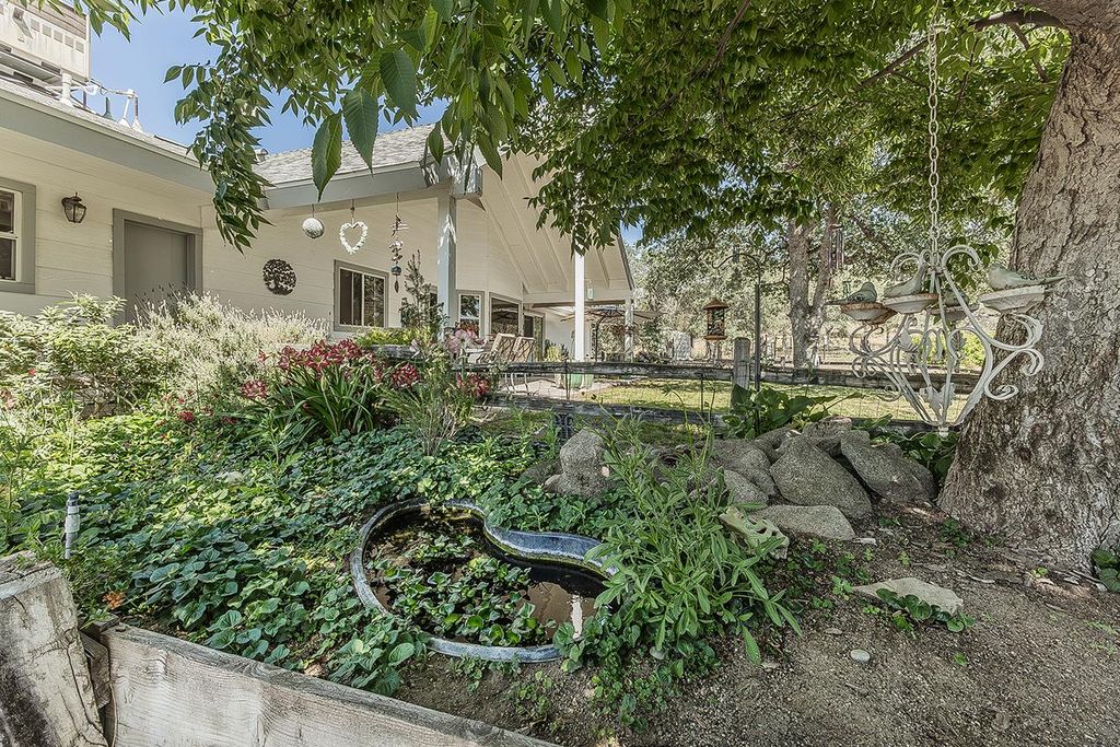 Image 39 of property listing at 14815 Garlock Lane, Prather, CA 93651
