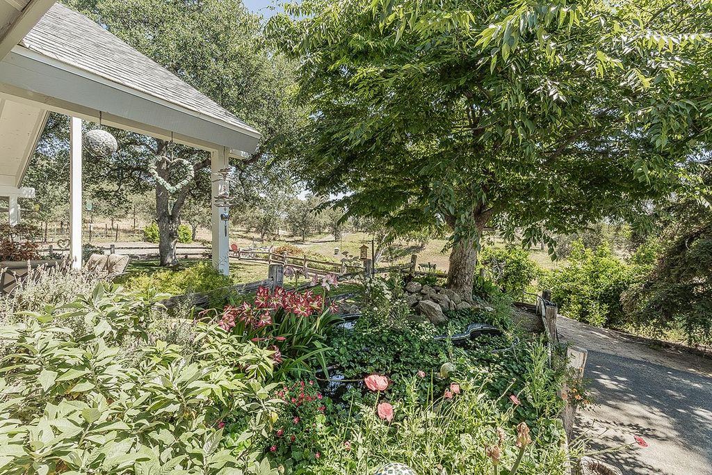 Image 40 of property listing at 14815 Garlock Lane, Prather, CA 93651
