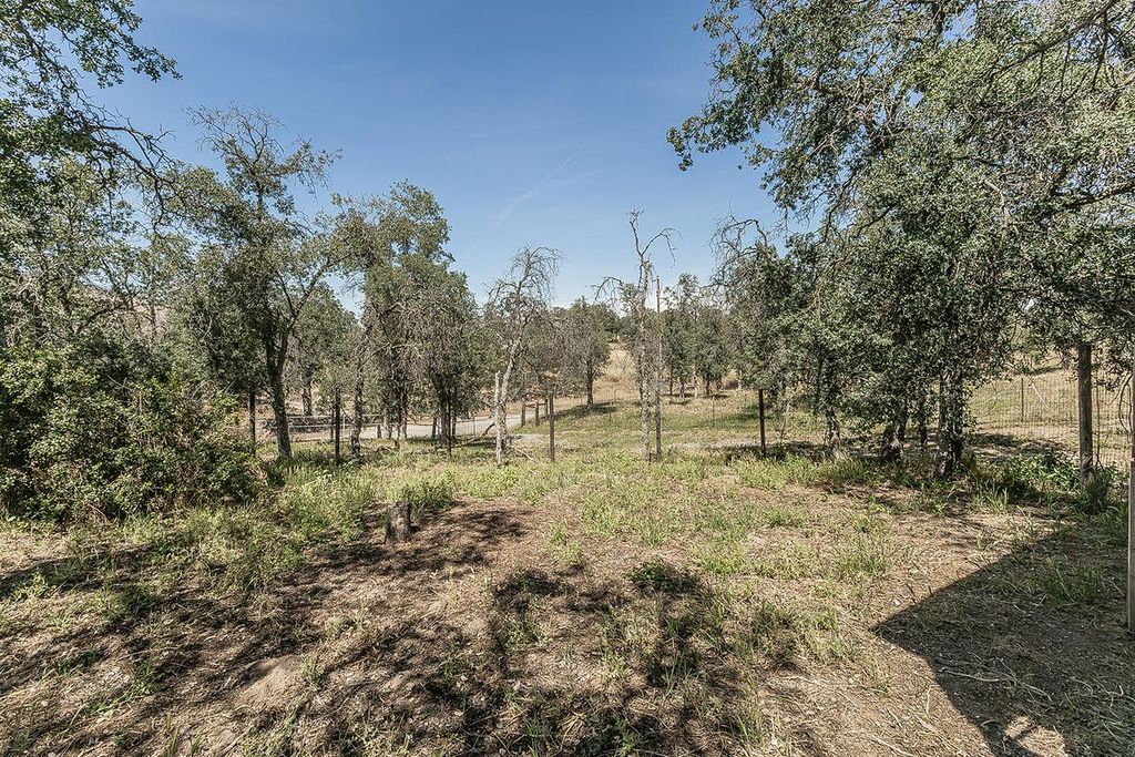 Image 43 of property listing at 14815 Garlock Lane, Prather, CA 93651