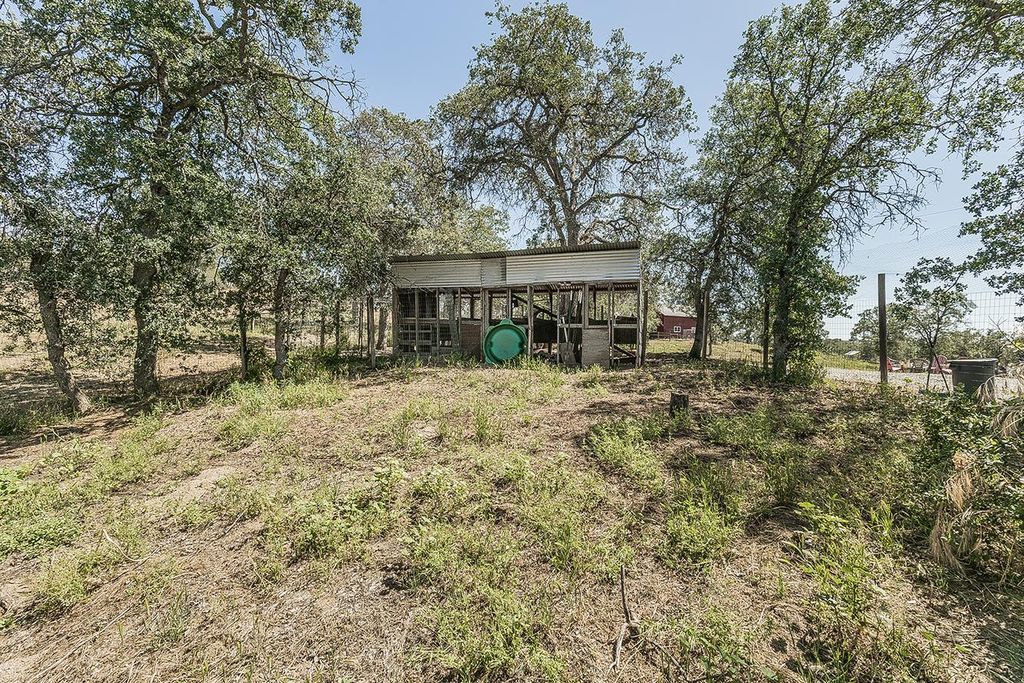 Image 44 of property listing at 14815 Garlock Lane, Prather, CA 93651