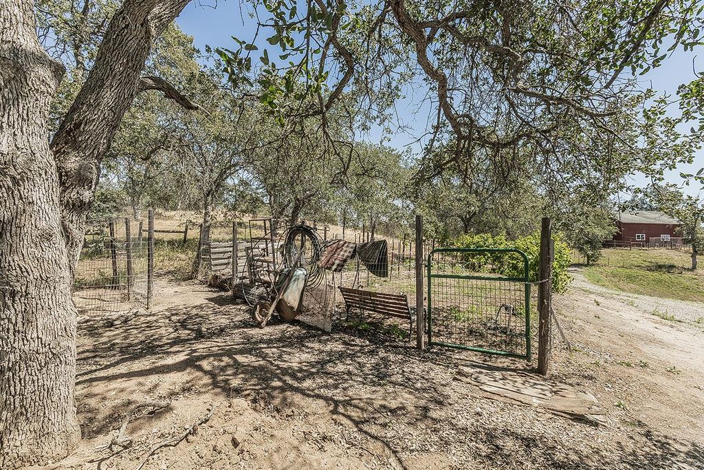 Image 45 of property listing at 14815 Garlock Lane, Prather, CA 93651