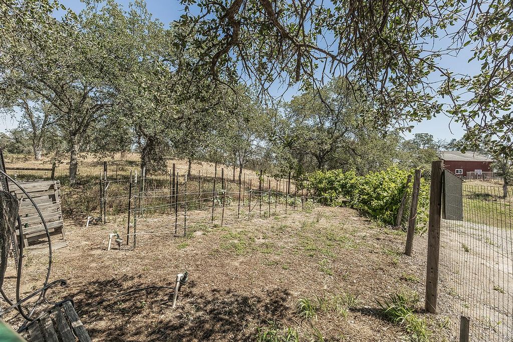Image 46 of property listing at 14815 Garlock Lane, Prather, CA 93651