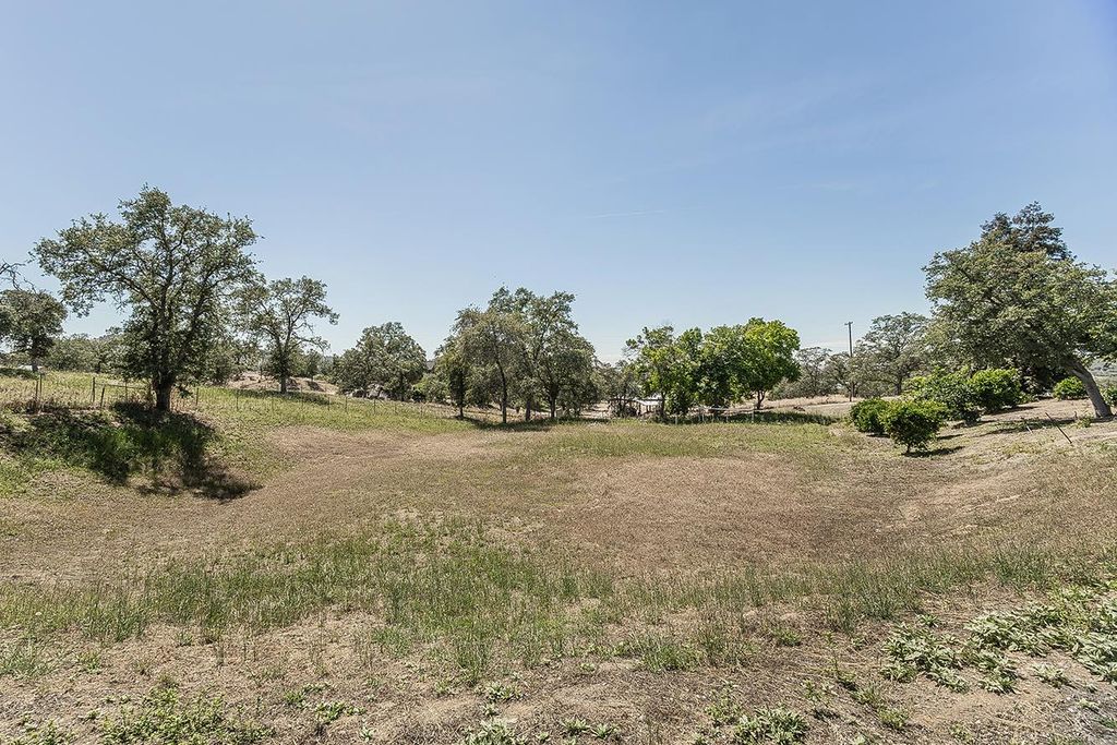 Image 47 of property listing at 14815 Garlock Lane, Prather, CA 93651