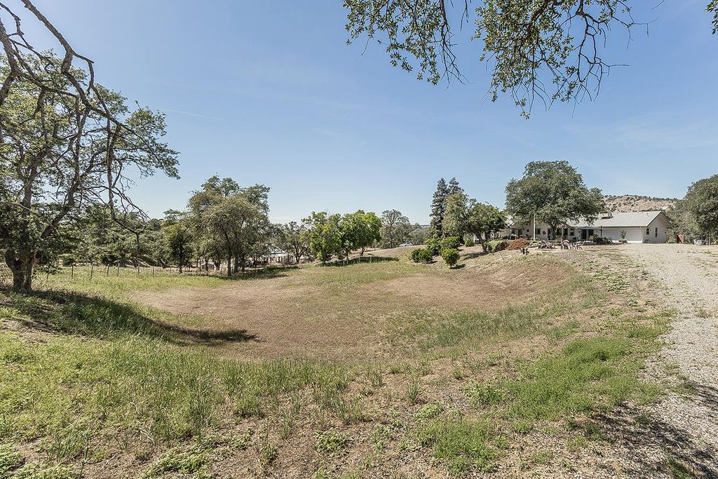Image 48 of property listing at 14815 Garlock Lane, Prather, CA 93651
