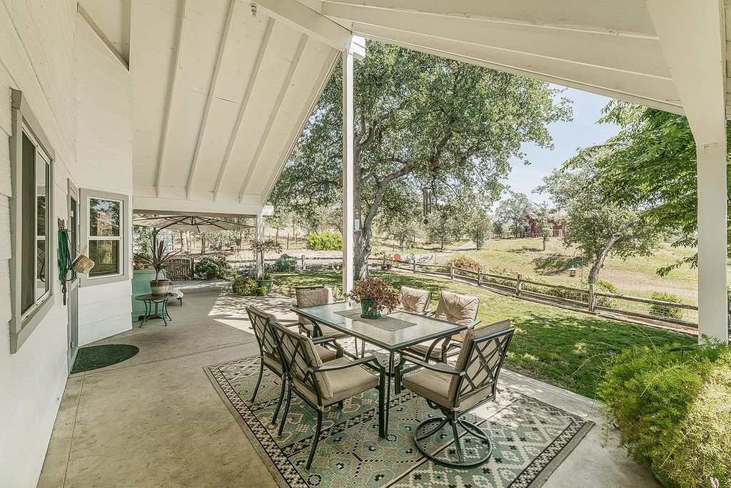 Image 5 of property listing at 14815 Garlock Lane, Prather, CA 93651
