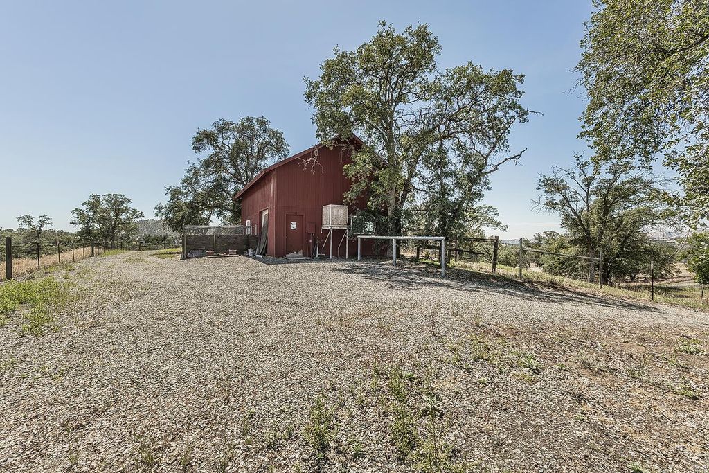 Image 50 of property listing at 14815 Garlock Lane, Prather, CA 93651