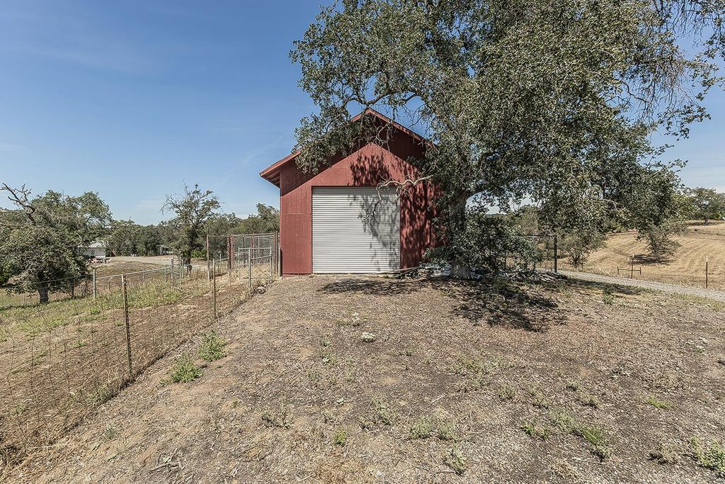 Image 51 of property listing at 14815 Garlock Lane, Prather, CA 93651