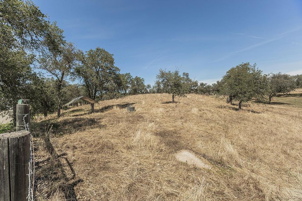 Image 53 of property listing at 14815 Garlock Lane, Prather, CA 93651