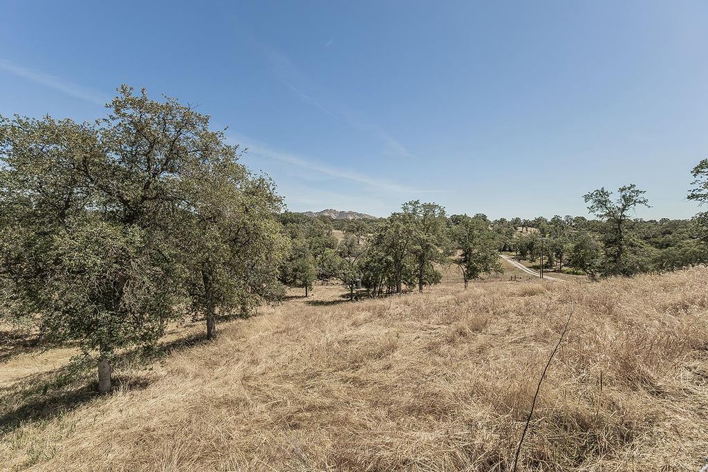 Image 54 of property listing at 14815 Garlock Lane, Prather, CA 93651