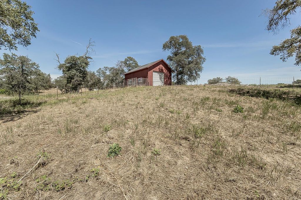 Image 56 of property listing at 14815 Garlock Lane, Prather, CA 93651
