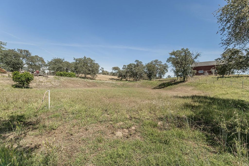 Image 59 of property listing at 14815 Garlock Lane, Prather, CA 93651