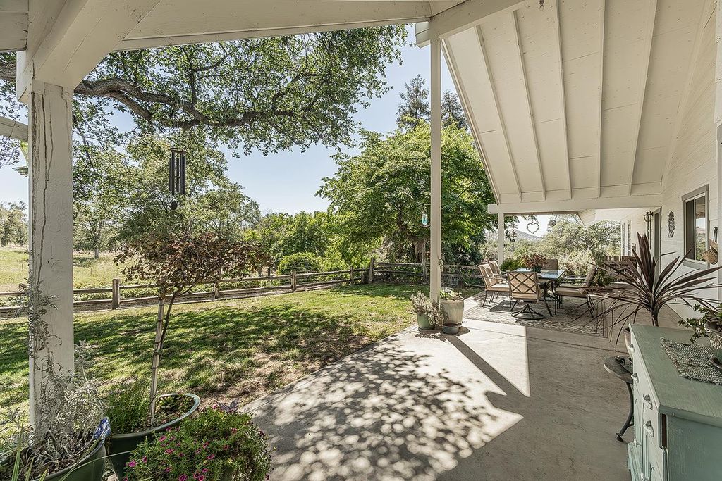 Image 6 of property listing at 14815 Garlock Lane, Prather, CA 93651