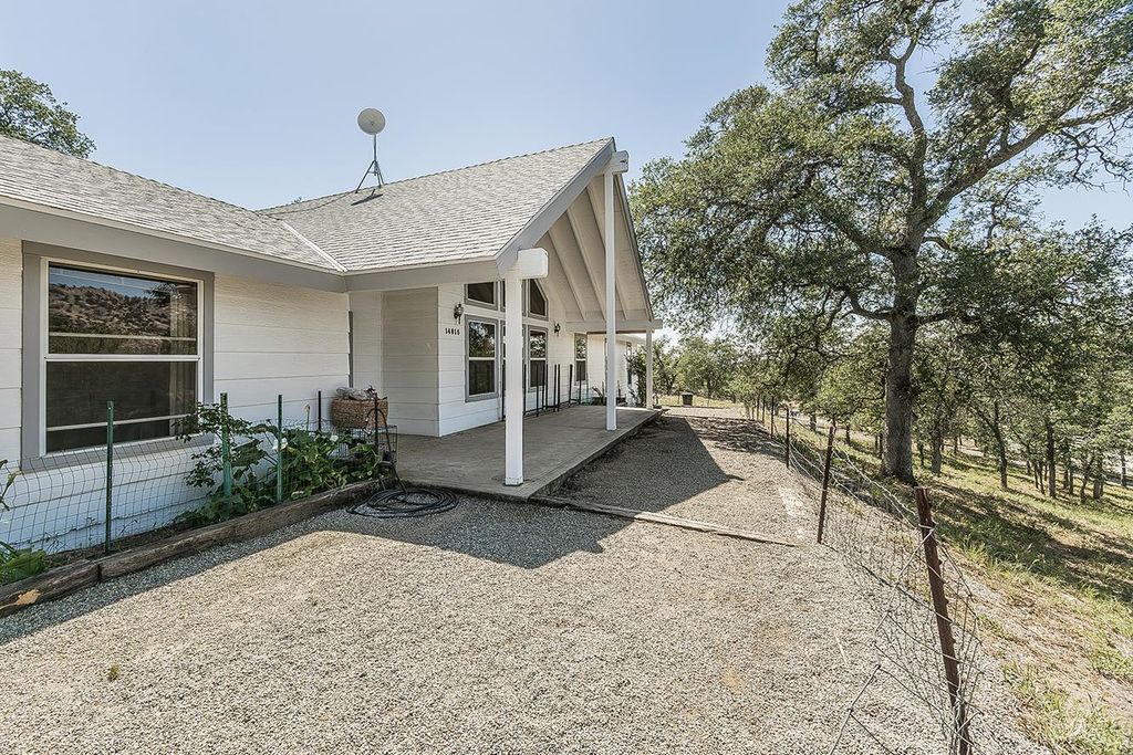 Image 62 of property listing at 14815 Garlock Lane, Prather, CA 93651