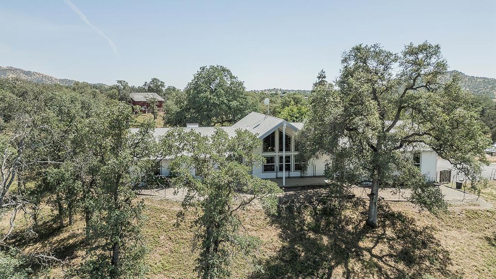Image 67 of property listing at 14815 Garlock Lane, Prather, CA 93651