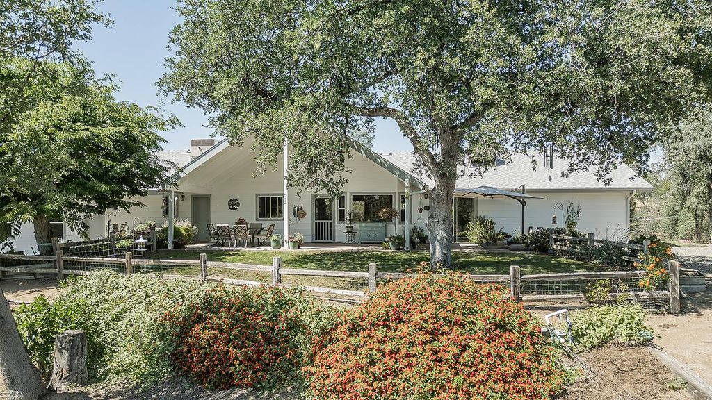 Image 68 of property listing at 14815 Garlock Lane, Prather, CA 93651