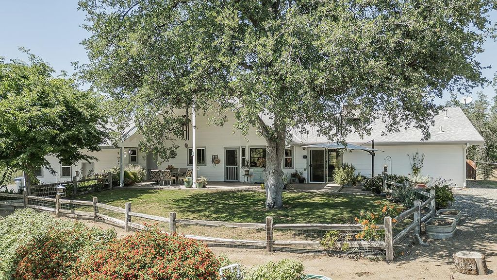 Image 69 of property listing at 14815 Garlock Lane, Prather, CA 93651