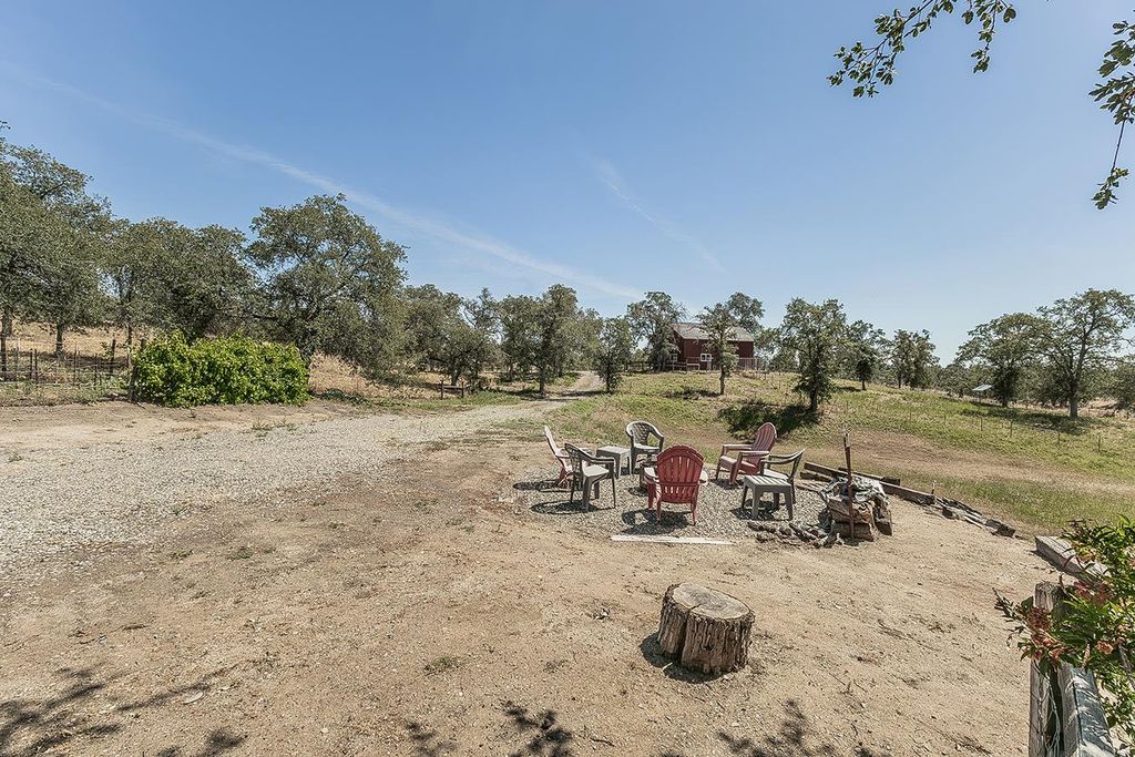 Image 8 of property listing at 14815 Garlock Lane, Prather, CA 93651