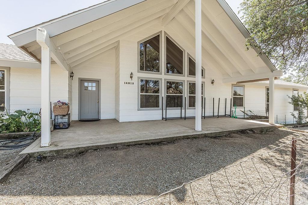 Image 80 of property listing at 14815 Garlock Lane, Prather, CA 93651