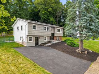 6 May Court, Stony Point, NY 10980