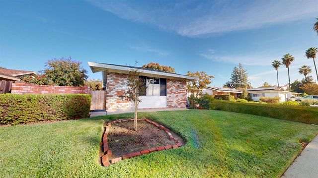 1381 Peach Tree Ln, Yuba City, CA 95993