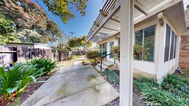 1381 Peach Tree Ln, Yuba City, CA 95993