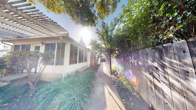 1381 Peach Tree Ln, Yuba City, CA 95993