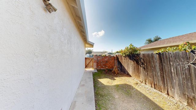 1381 Peach Tree Ln, Yuba City, CA 95993