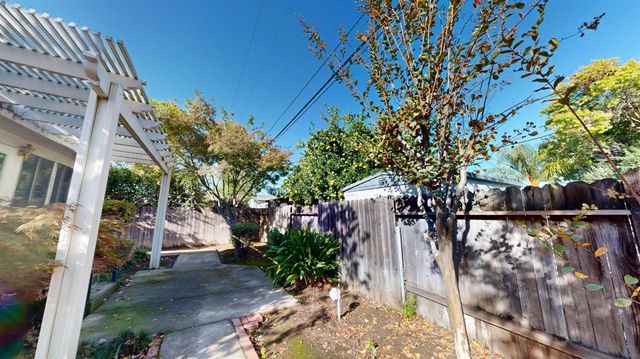 1381 Peach Tree Ln, Yuba City, CA 95993