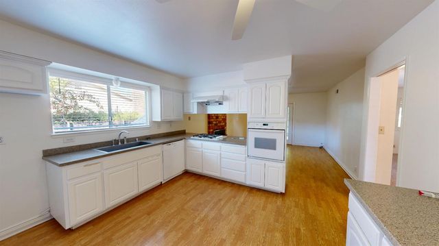 1381 Peach Tree Ln, Yuba City, CA 95993