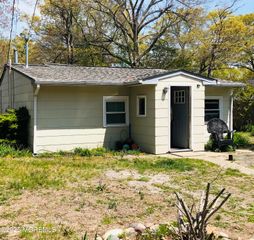 11 Central Avenue Avenue, Waretown, NJ 08758