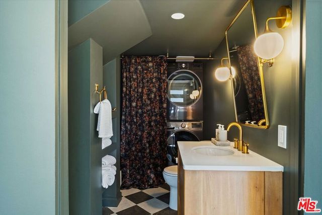 8223 Yucca Trail, Los Angeles, CA 90046