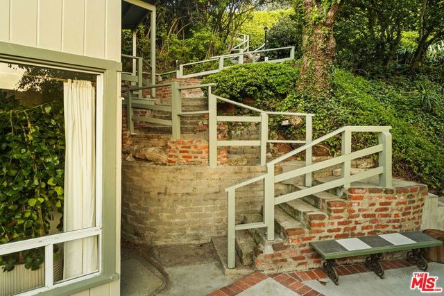 8223 Yucca Trail, Los Angeles, CA 90046