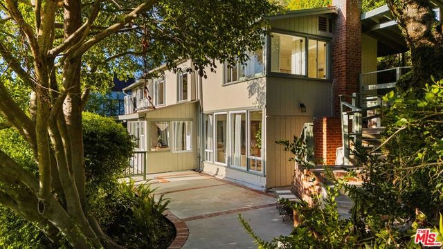 8223 Yucca Trail, Los Angeles, CA 90046