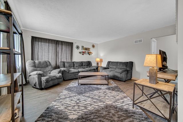 320 Bordeaux Drive, La Porte, IN 46350