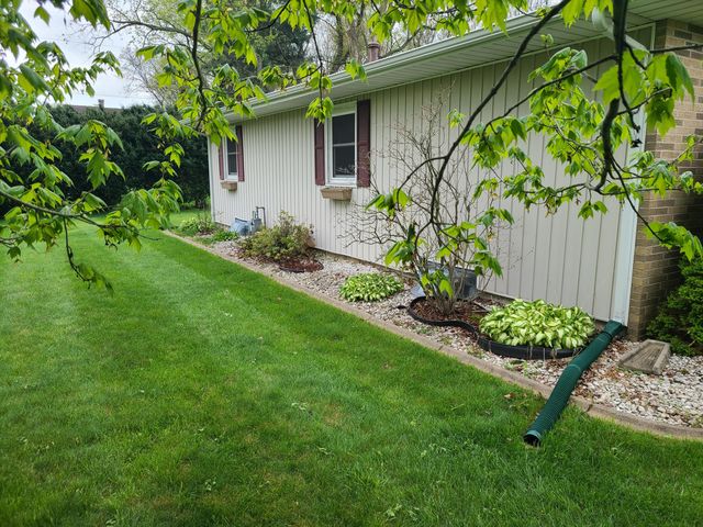 320 Bordeaux Drive, La Porte, IN 46350